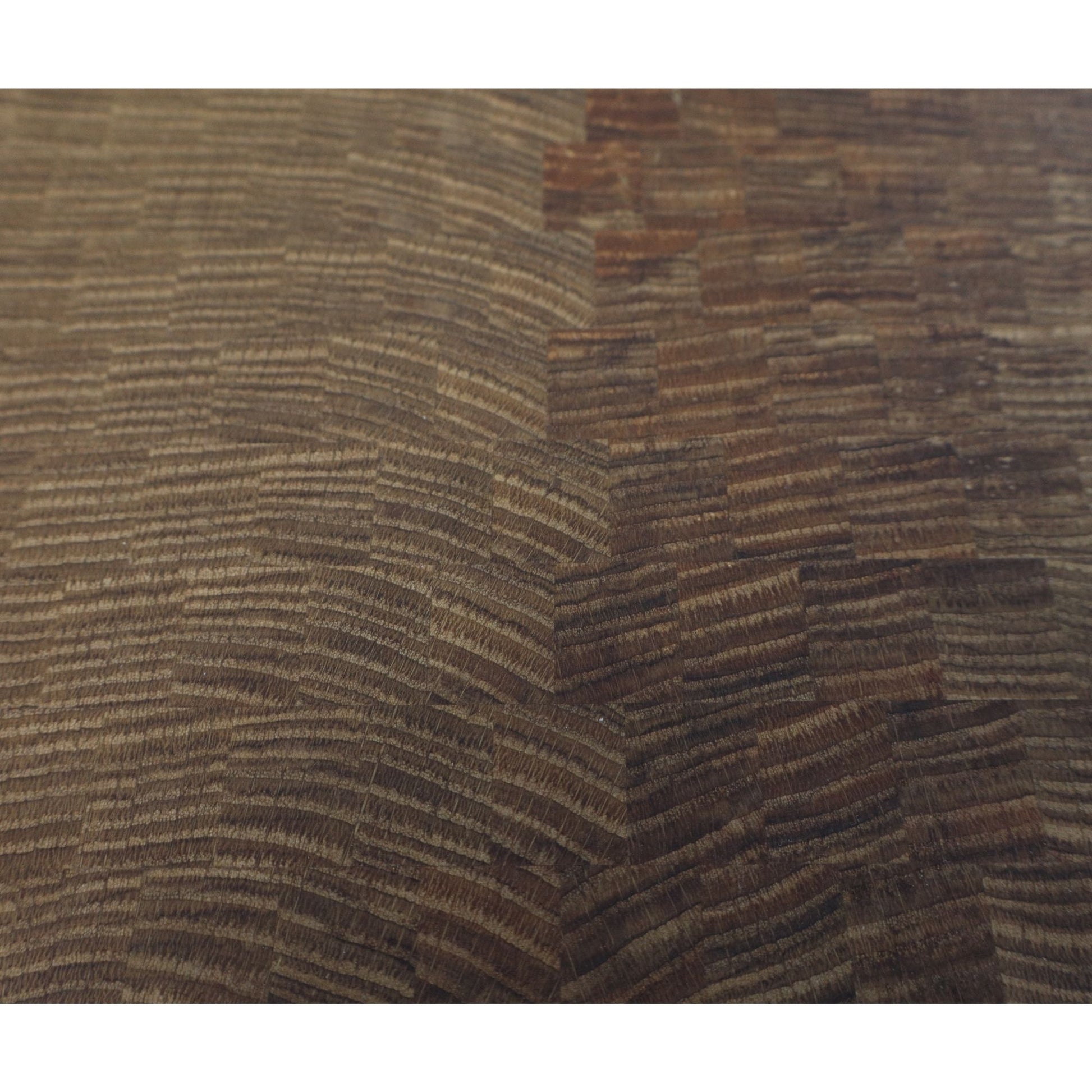 close up of the grain pattern of the handcrafted white oak end grain cutting board
